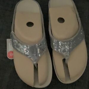 NWT FITFLOP silver sequin thongs eu 41 us 10
